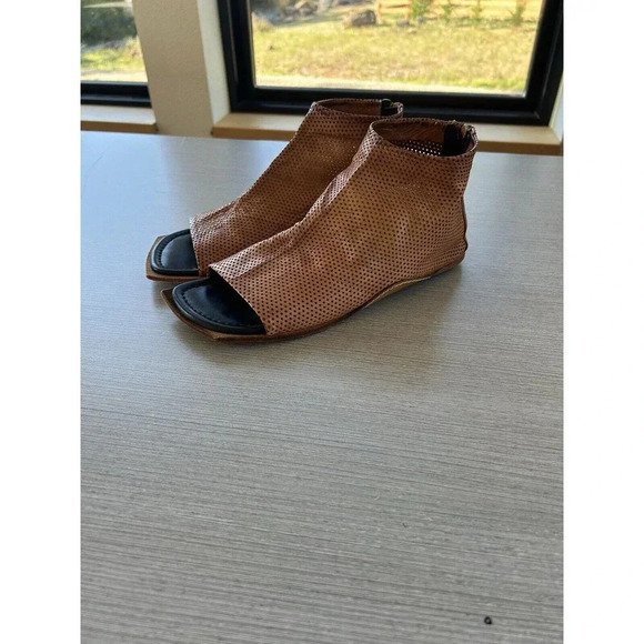 Amanda Gregory Leather Mesh Back Zipper Ankle Flat Sandal Hand Cobbled 8 - Picture 2 of 9